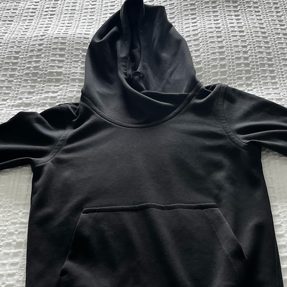 Lululemon black hoodie great condition size 4 like new - Picture 1 of 5